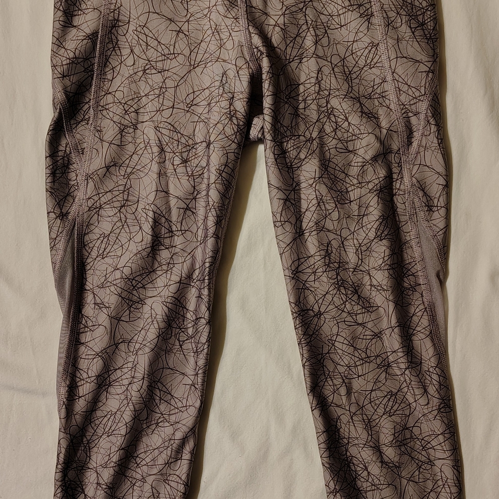 Under Armour Heat Gear Purple Graphic Print Leggings Size Small NWOT